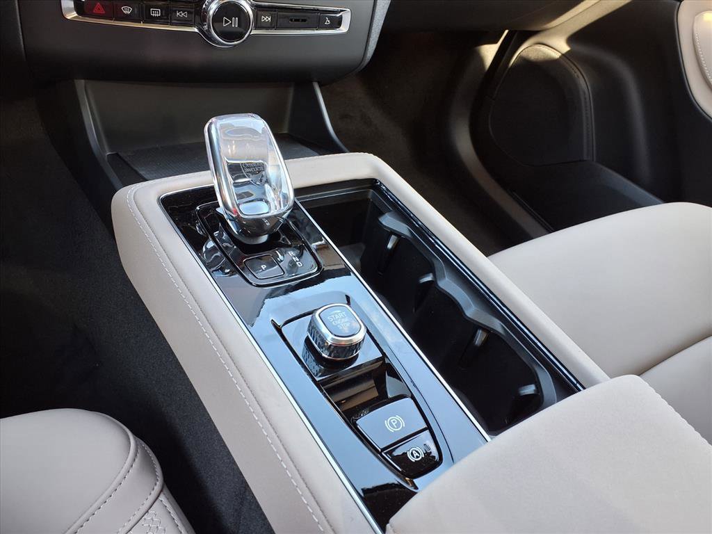 New 2026 Volvo XC90 B6 Plus w/ Protection Package Premier image 14