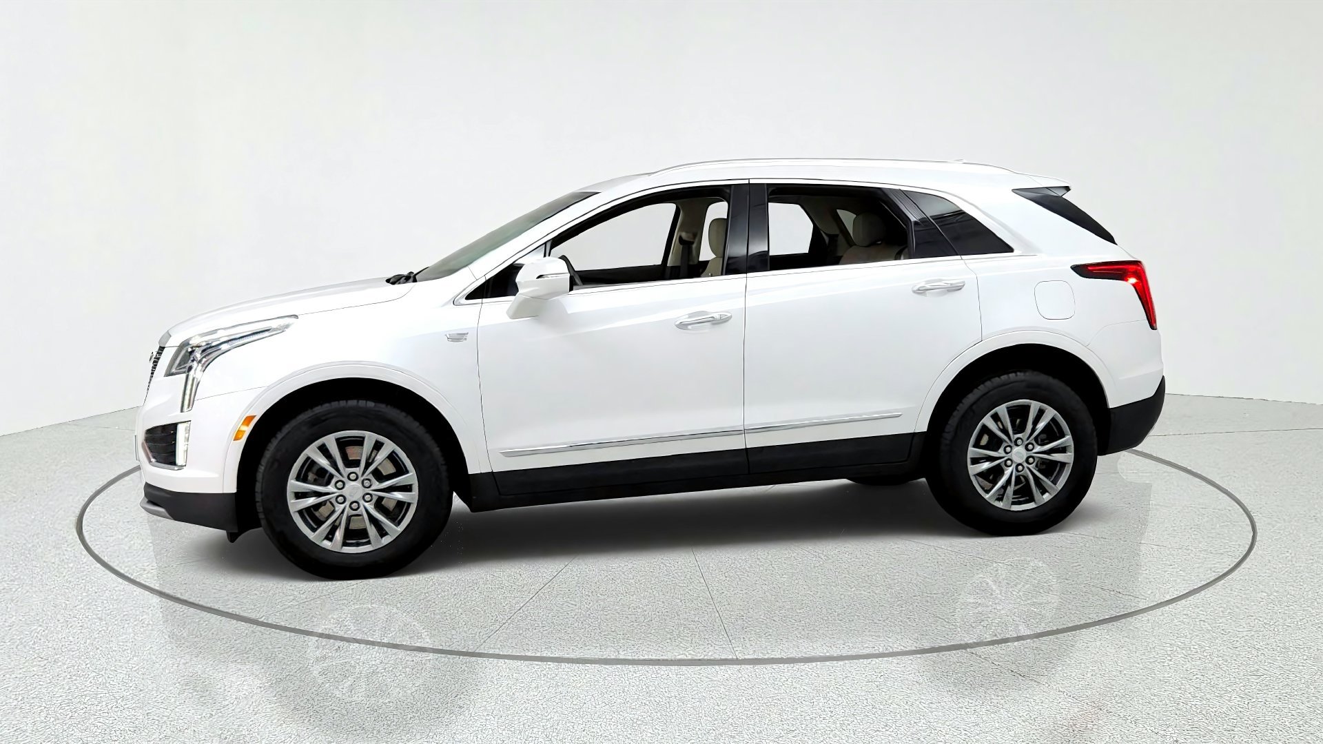 Used 2023 Cadillac XT5 Premium Luxury FWD image 2