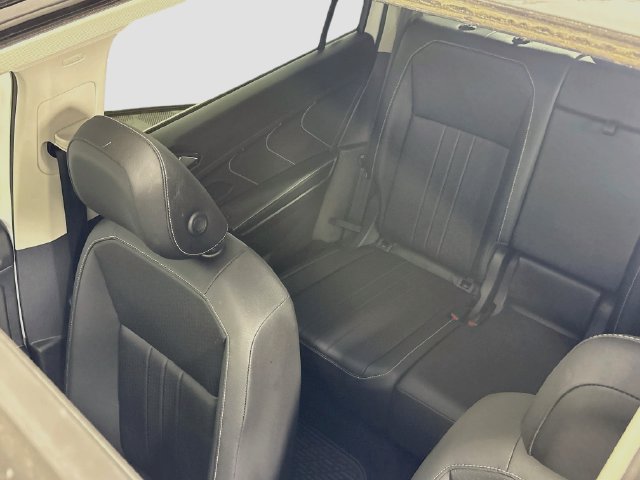 Used 2023 Volkswagen Tiguan SE AWD/4WD image 20