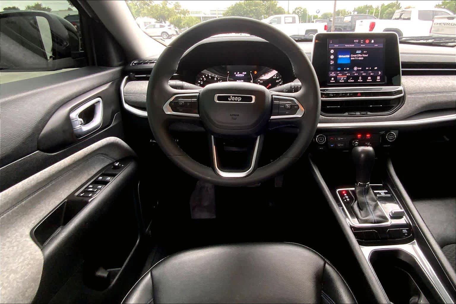Used 2022 Jeep Compass Latitude w/ Sun and Sound Group AWD/4WD image 6