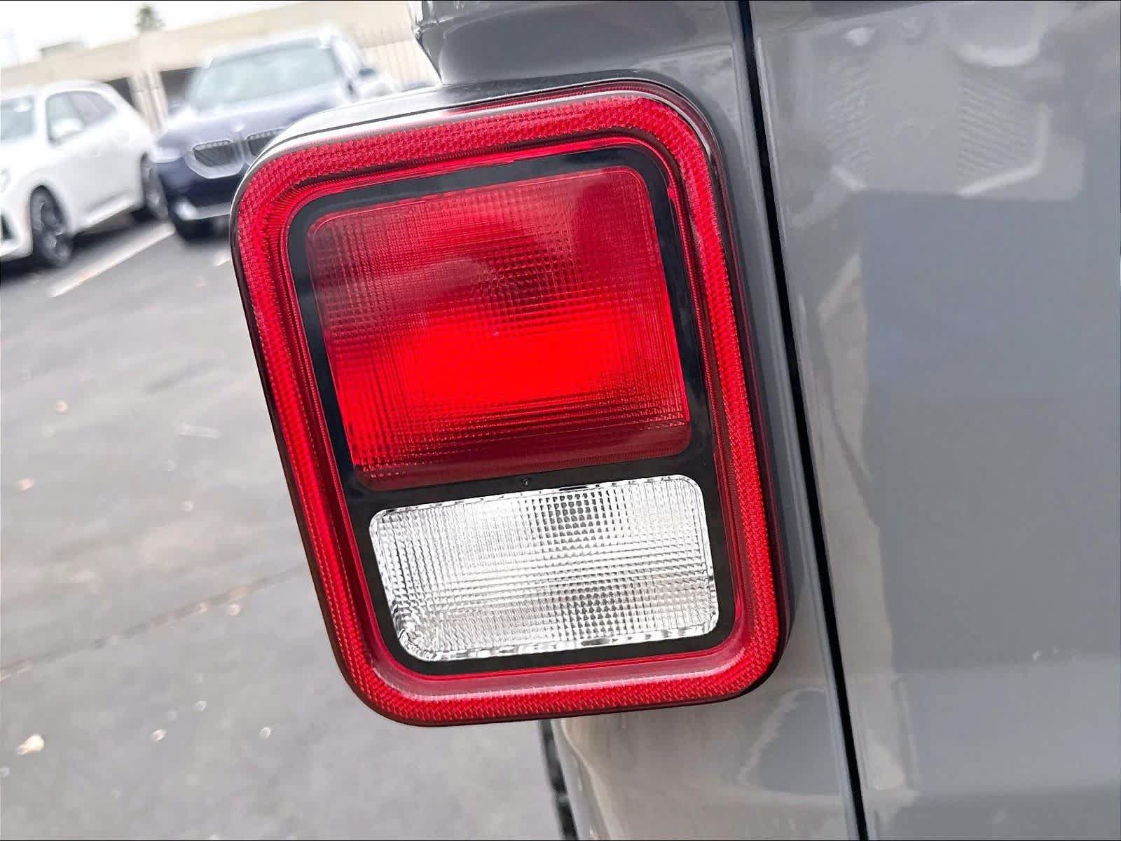 Used 2020 Jeep Gladiator Overland AWD/4WD image 26