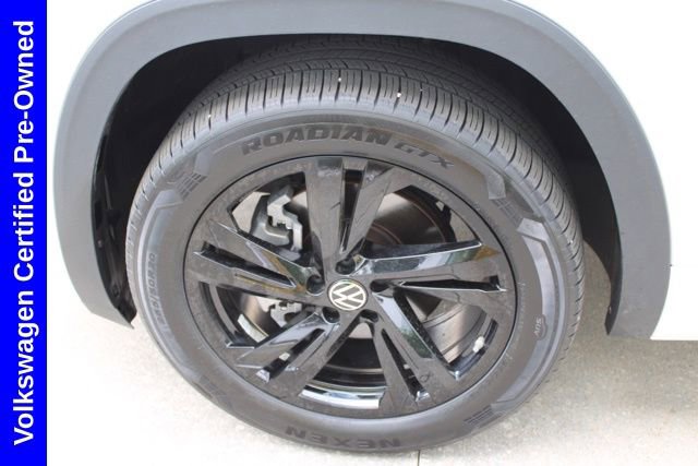 Used 2025 Volkswagen Atlas Cross Sport SEL R-Line AWD/4WD image 13