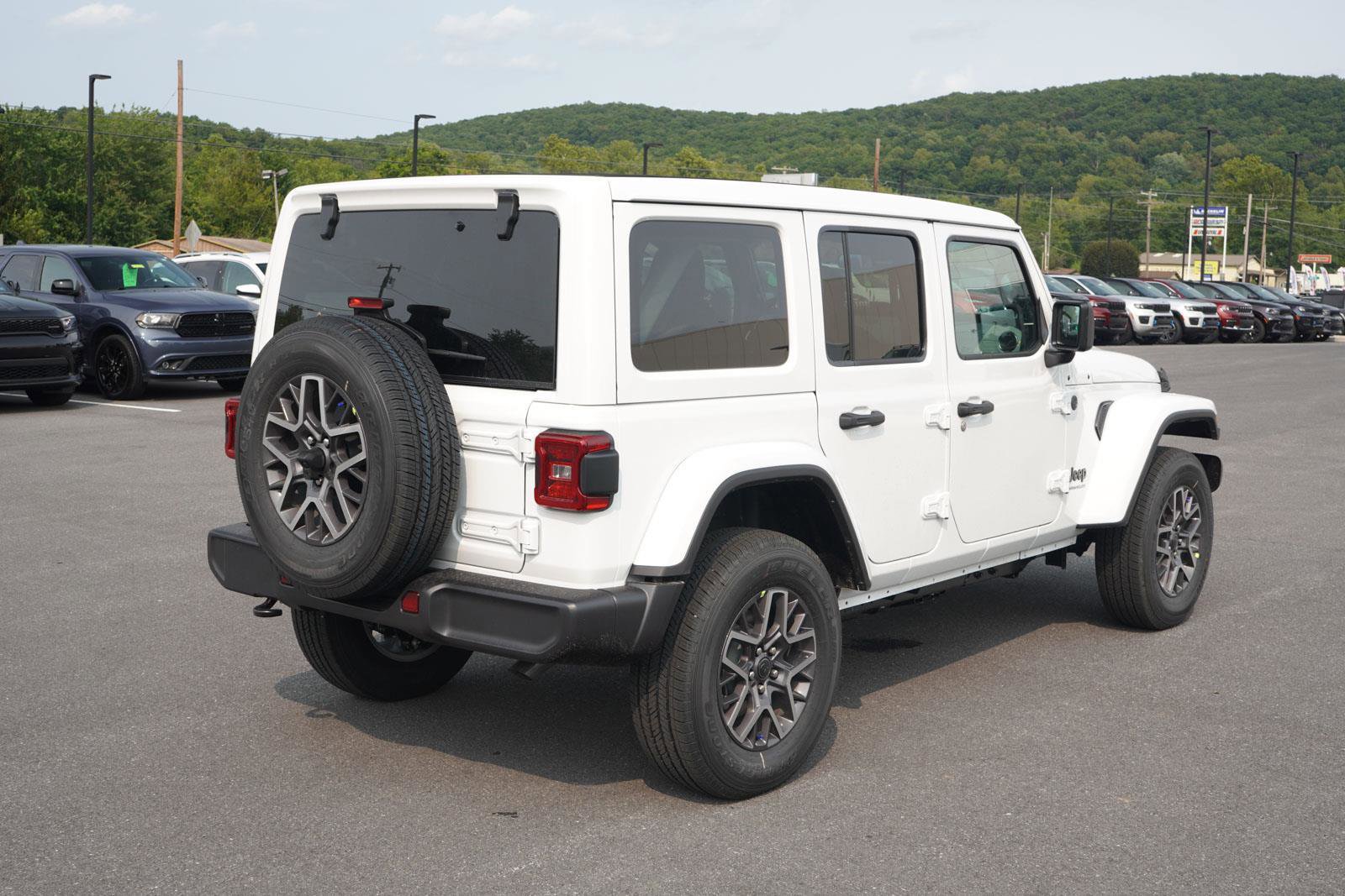 New 2025 Jeep Wrangler Unlimited Sahara AWD/4WD image 6