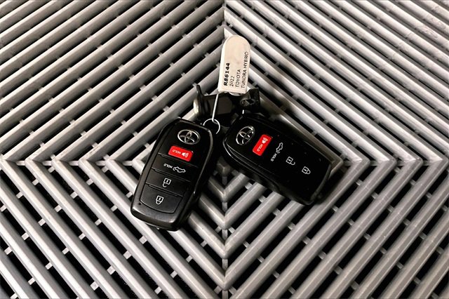 Used 2022 Toyota Tundra Platinum image 9