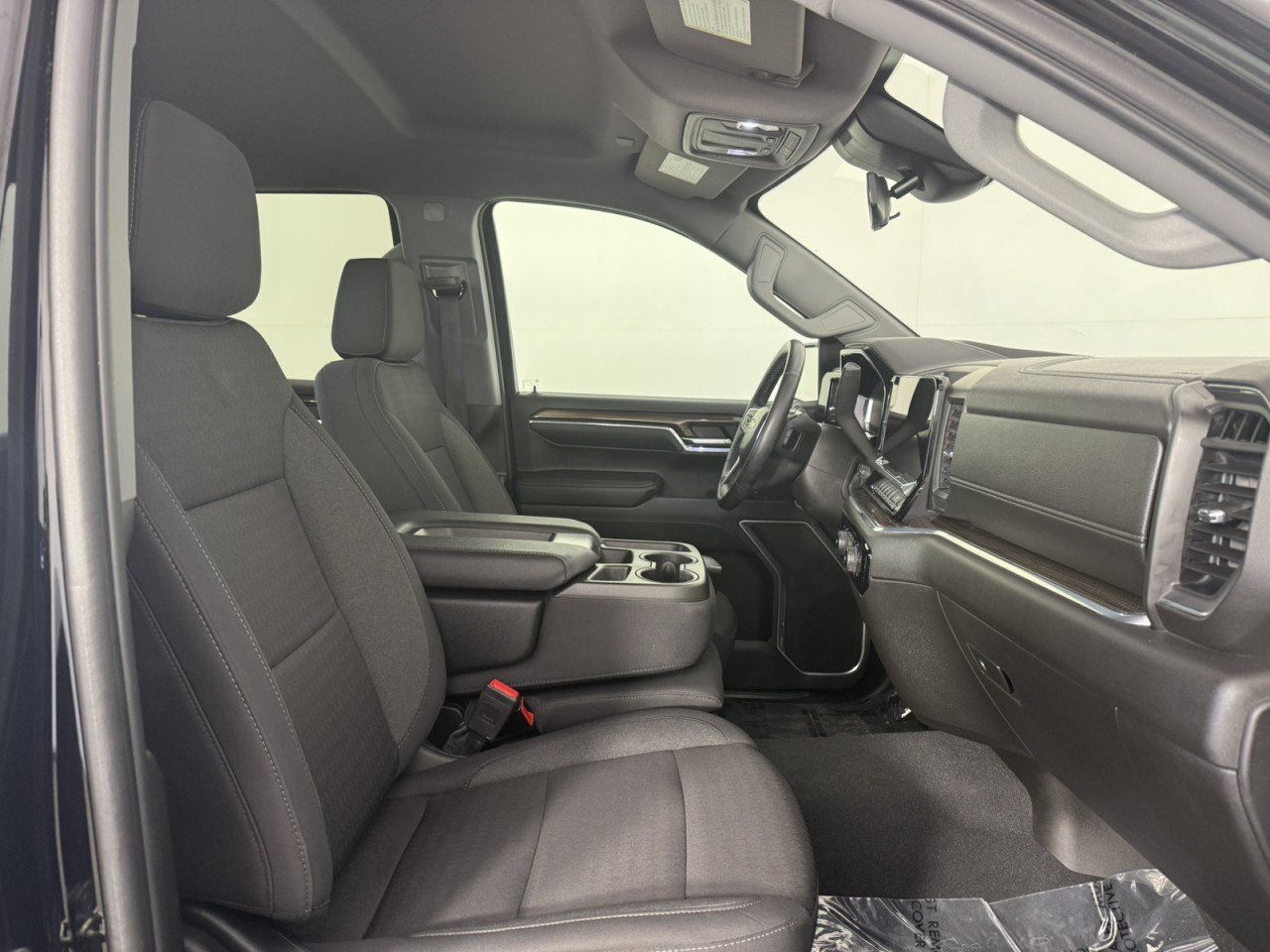 Used 2024 Chevrolet Silverado 1500 LT AWD/4WD image 10