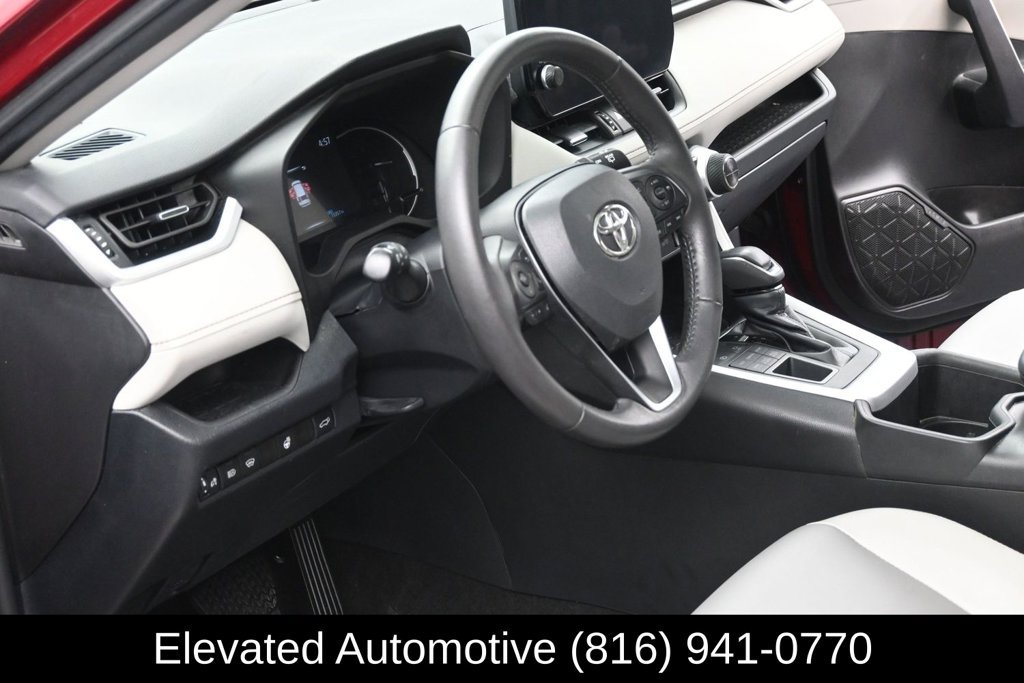 Used 2023 Toyota RAV4 XLE Premium AWD/4WD image 7