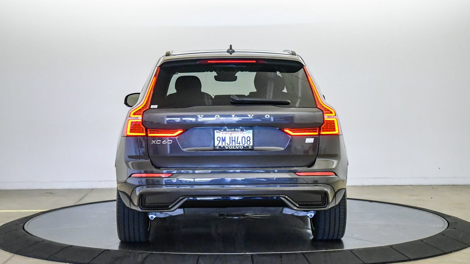 Certified 2024 Volvo XC60 T8 Ultimate w/ Protection Package Premier AWD/4WD image 3