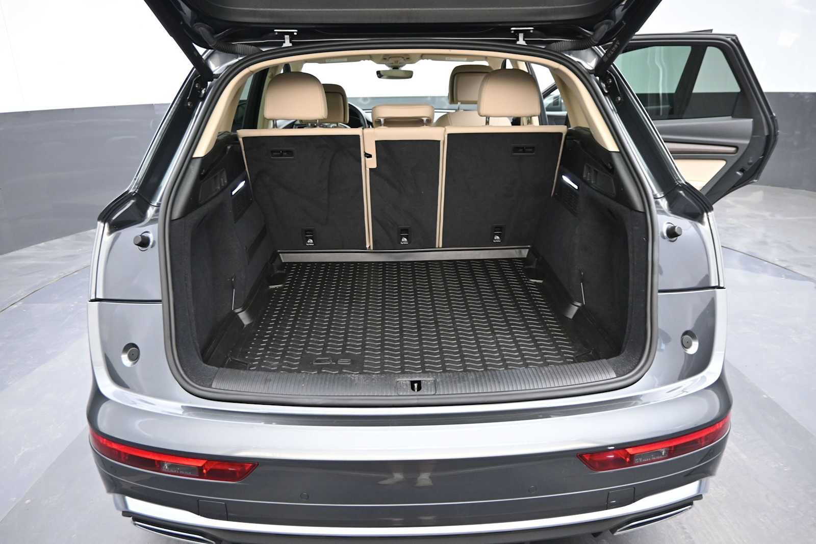 Used 2022 Audi Q5 2.0T Premium Plus w/ Premium Plus Package AWD/4WD image 13