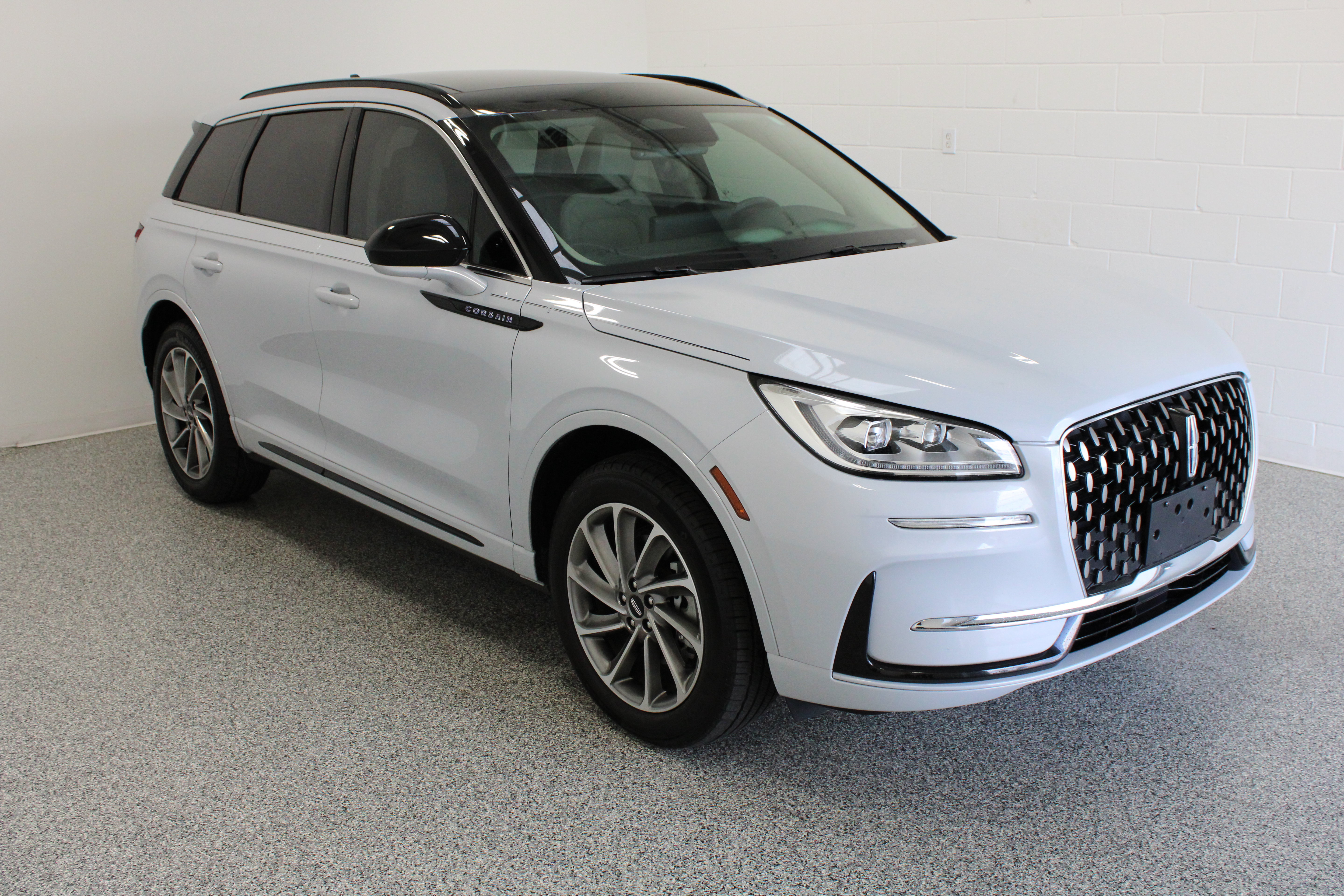 Used 2025 Lincoln Corsair Grand Touring AWD/4WD image 4