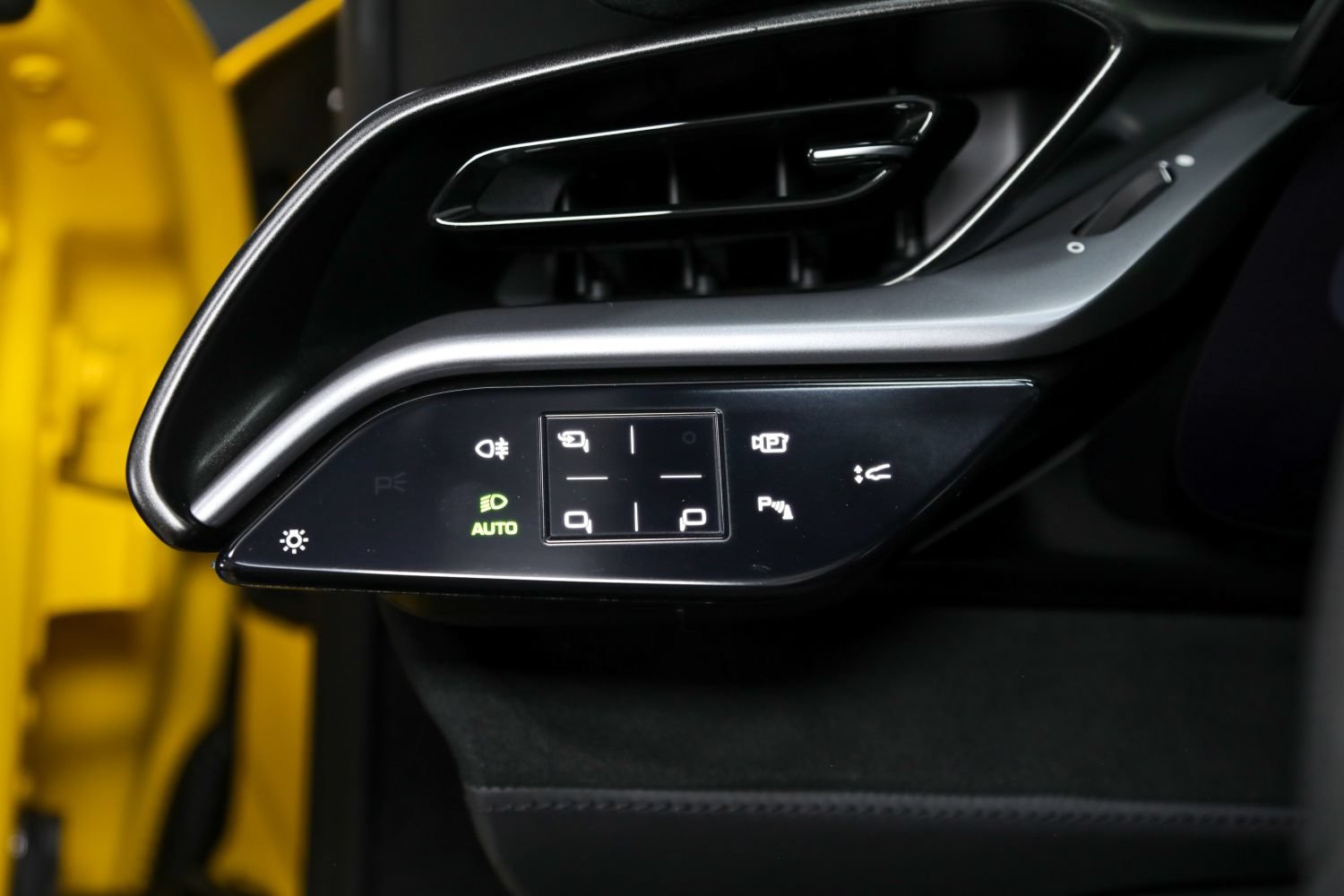 Used 2025 Ferrari SF90 Spider AWD/4WD image 53