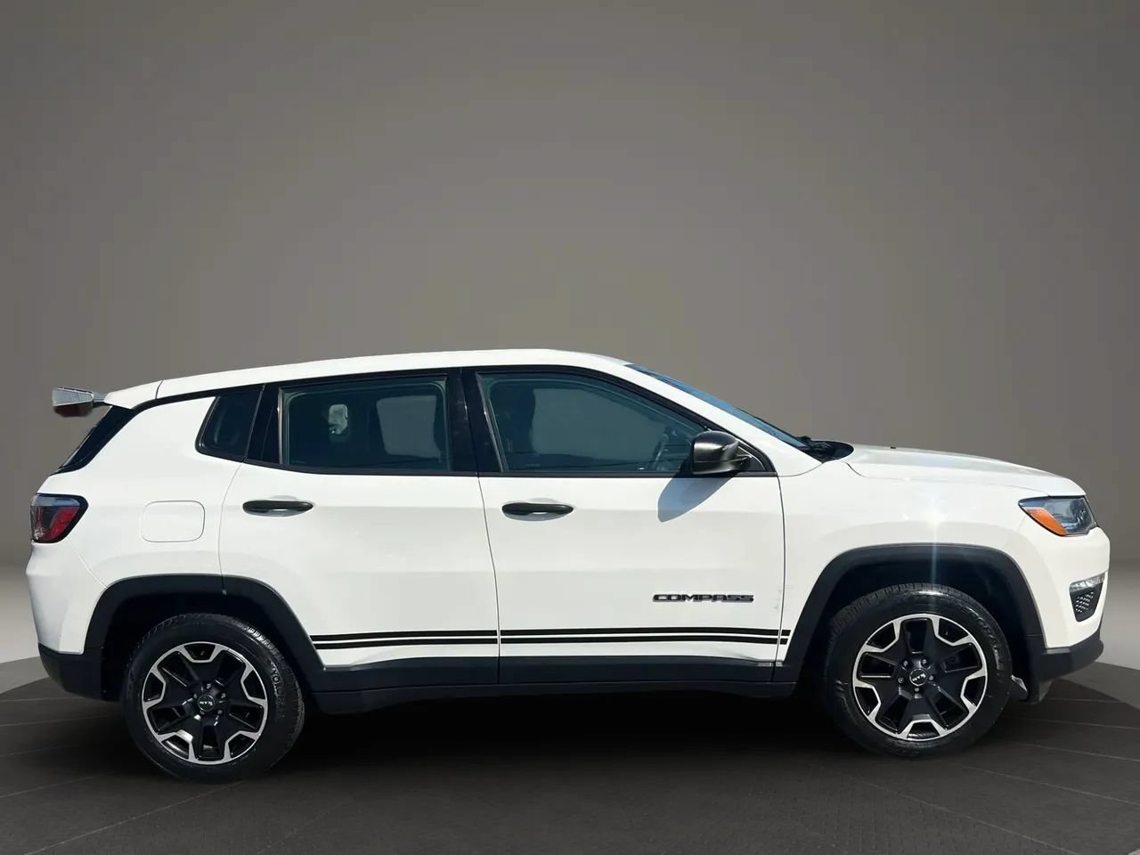 Used 2019 Jeep Compass Sport FWD image 4