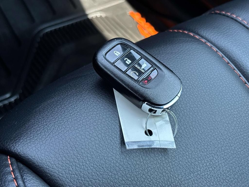Used 2025 Honda Pilot TrailSport image 33