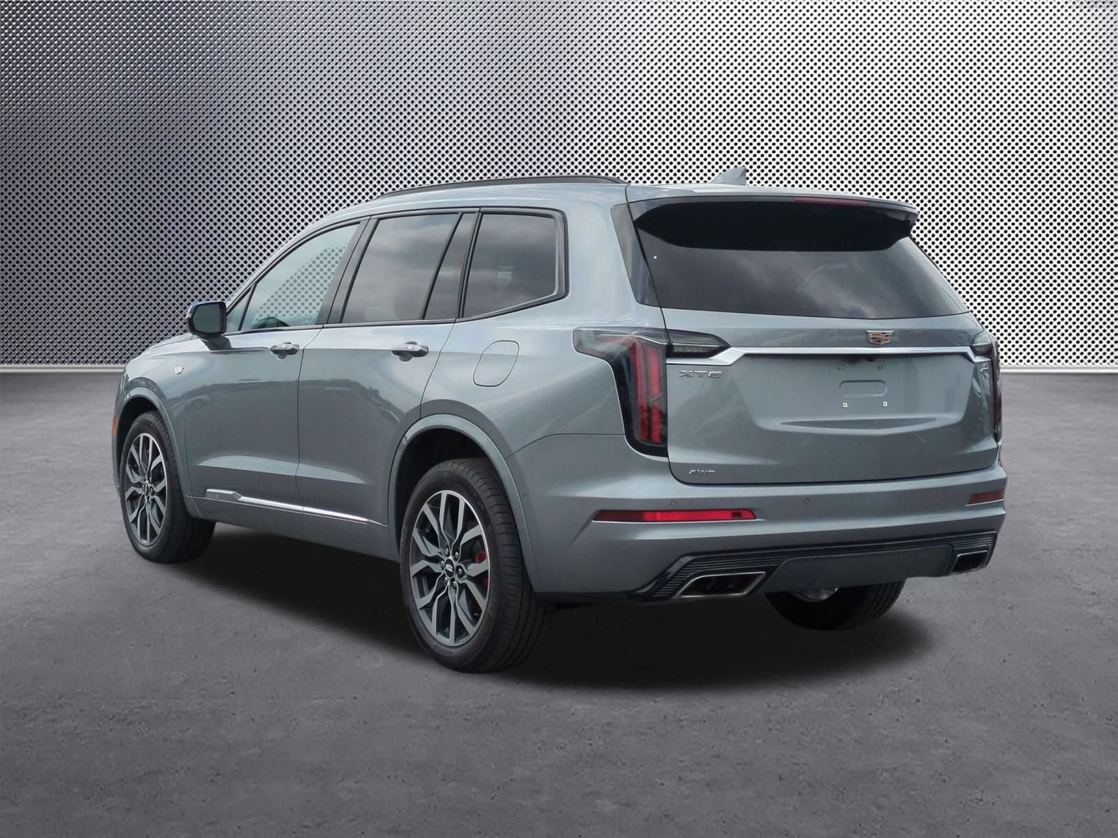 Certified 2023 Cadillac XT6 Sport w/ Technology Package AWD/4WD image 3
