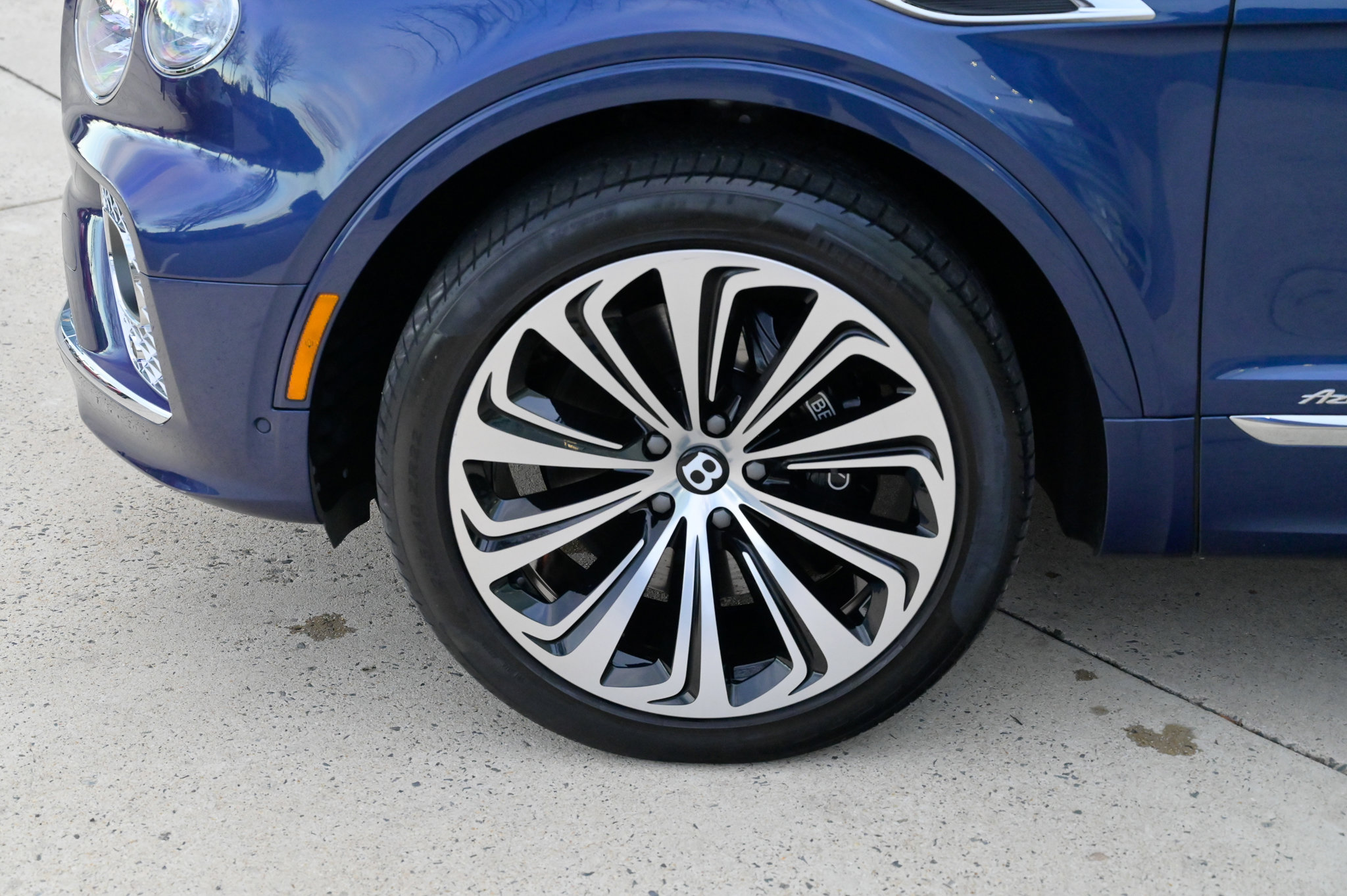 Used 2023 Bentley Bentayga image 9