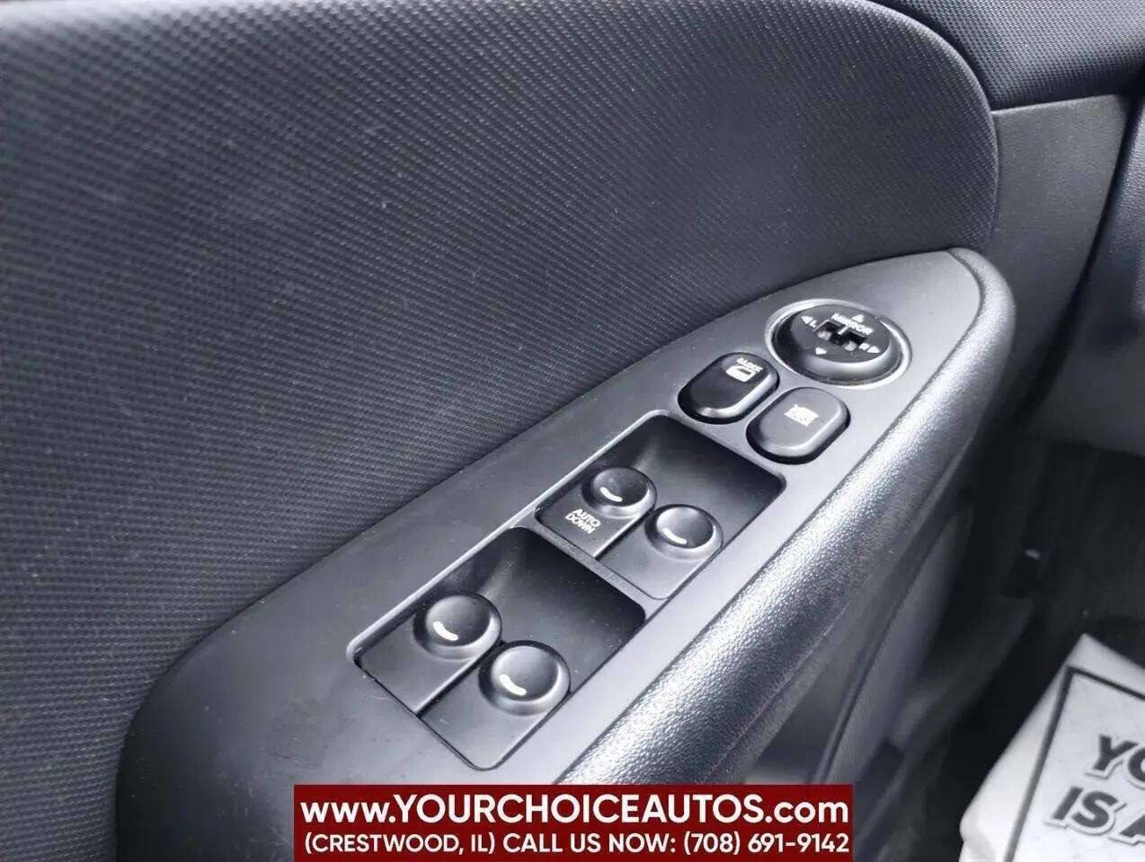 Used 2012 Hyundai Elantra GLS FWD image 14
