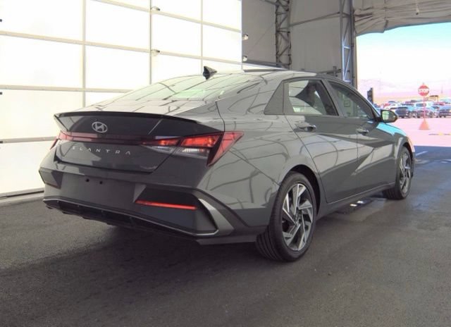 Used 2025 Hyundai Elantra Sport FWD image 5