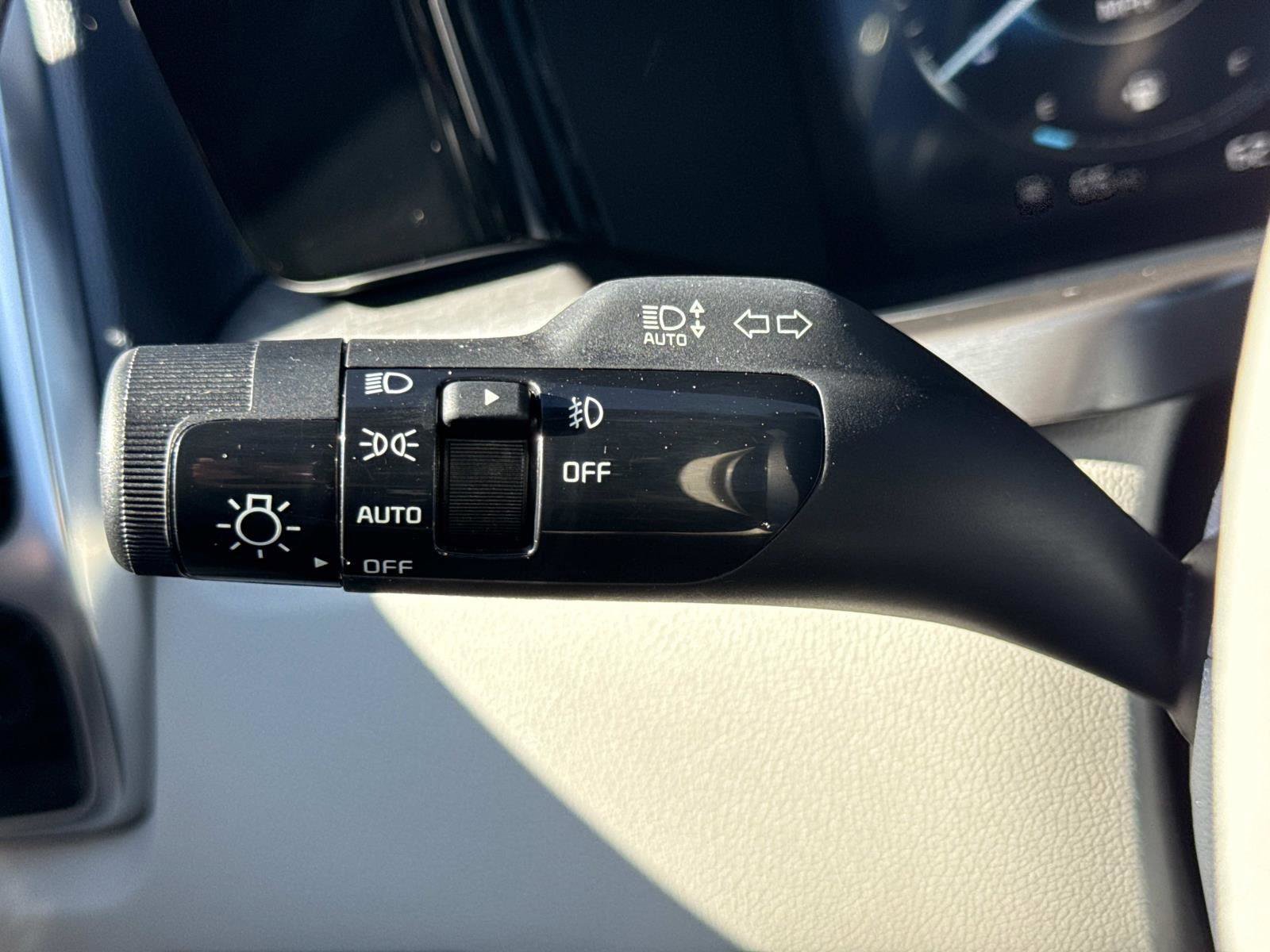 Used 2023 Kia Sorento SX Prestige image 11