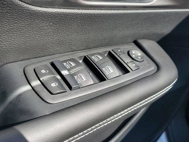 New 2026 Chrysler Pacifica Select w/ S Appearance Package FWD image 16