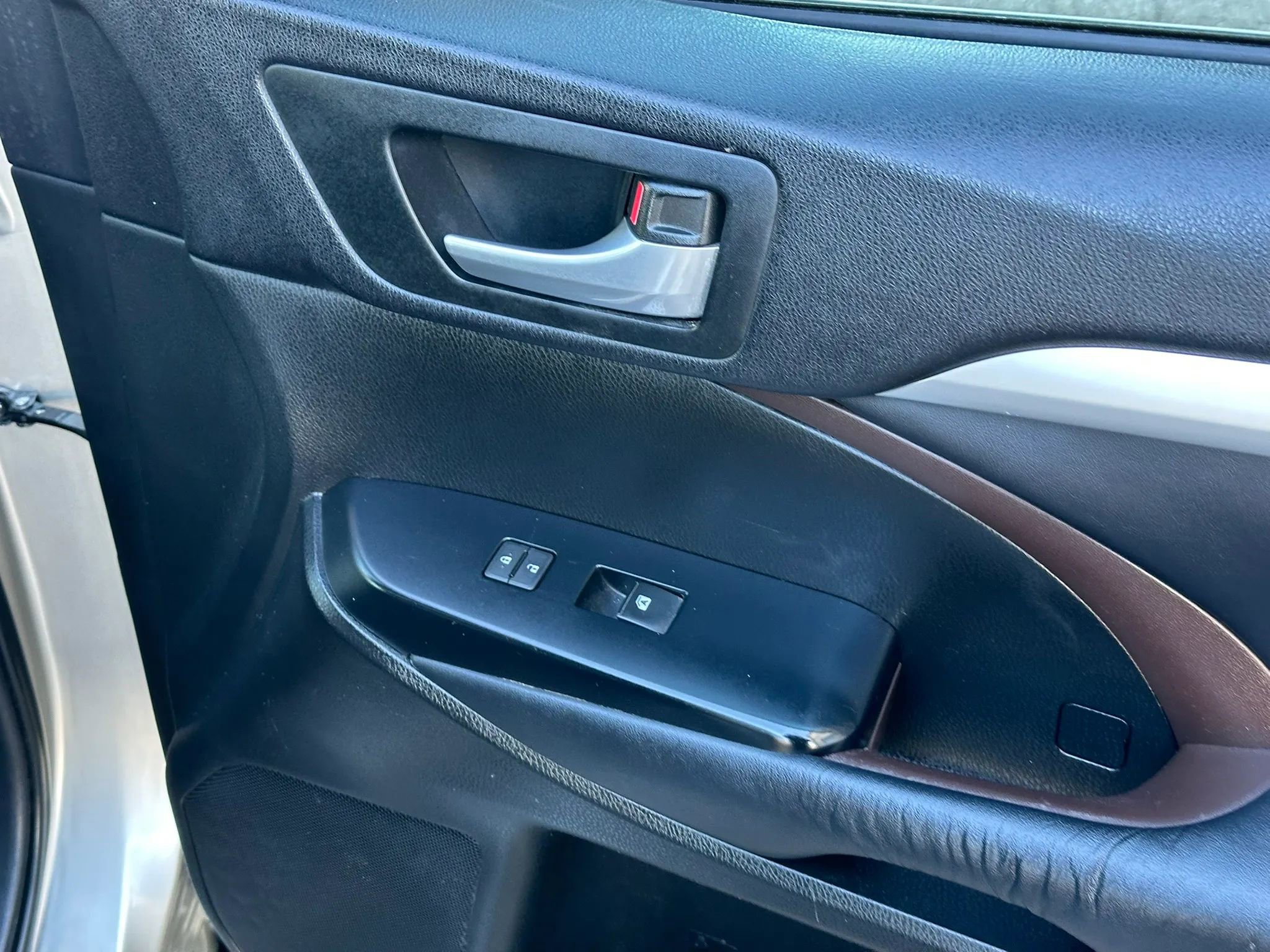 Used 2015 Toyota Highlander XLE image 22