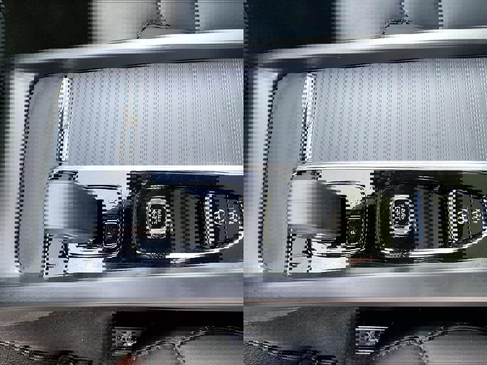 Used 2025 Volvo XC60 B5 Core image 20