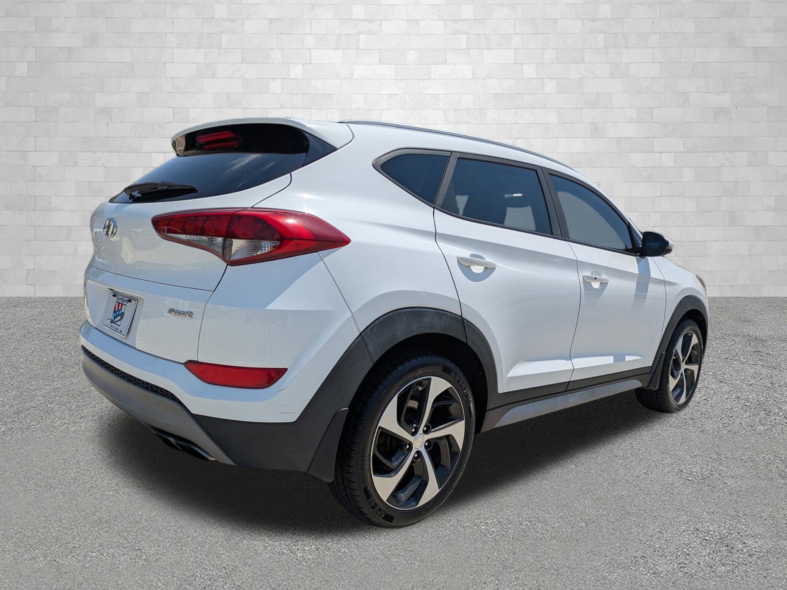 Used 2018 Hyundai Tucson Sport image 2