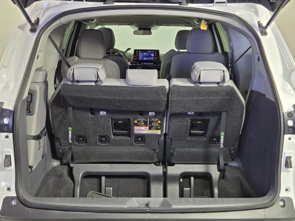 Used 2023 Toyota Sienna LE AWD/4WD image 19