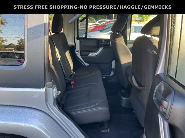 Used 2017 Jeep Wrangler Unlimited Sahara image 28