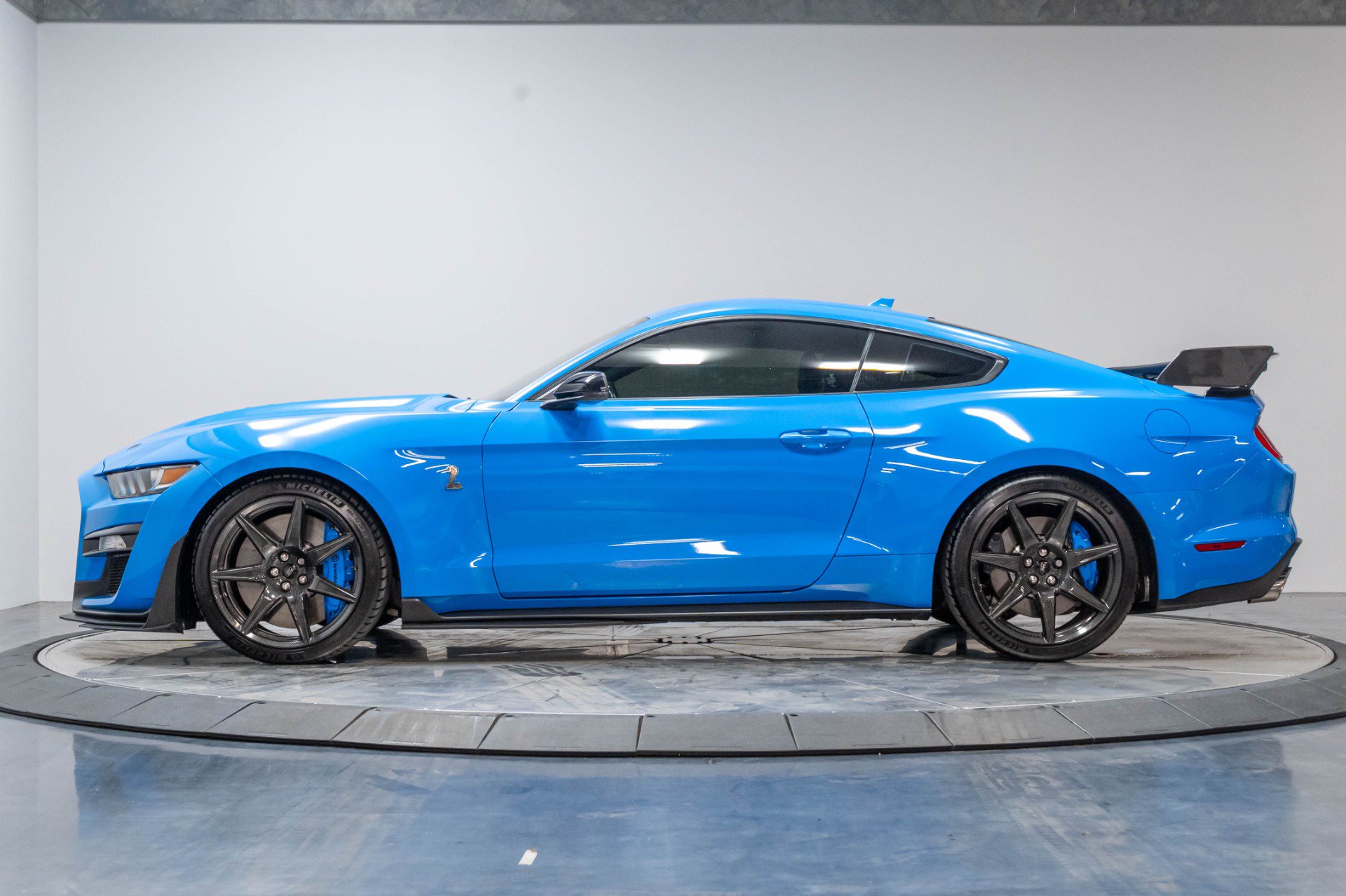 Used 2022 Ford Mustang Shelby GT500 w/ Carbon Fiber Track Pack RWD image 35