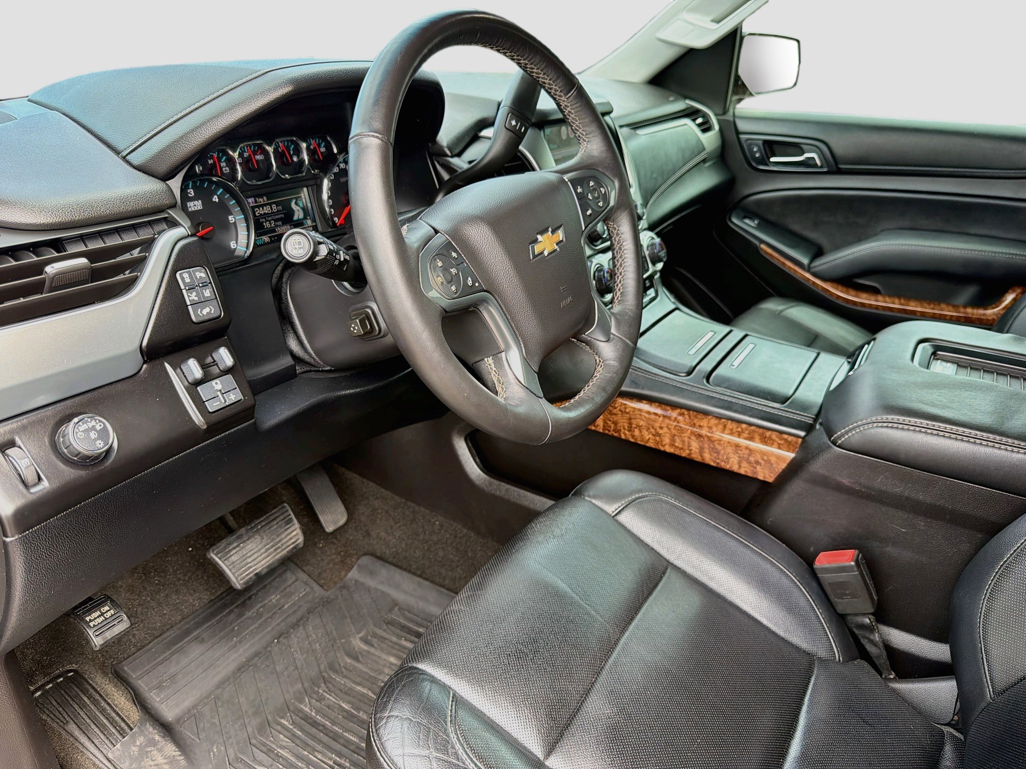 Used 2015 Chevrolet Suburban LTZ RWD image 28