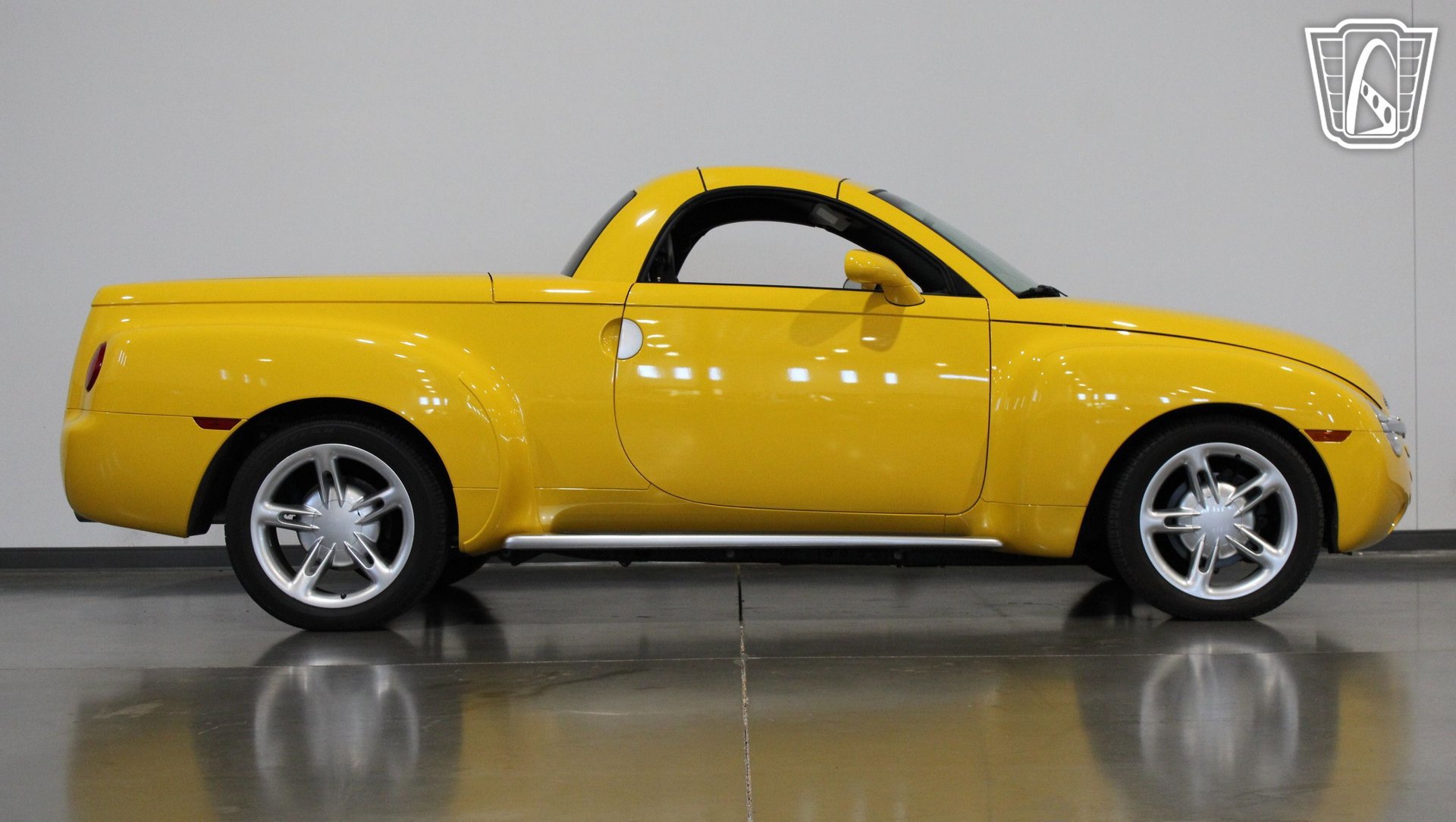Used 2003 Chevrolet SSR w/ Preferred Equipment Group RWD image 23