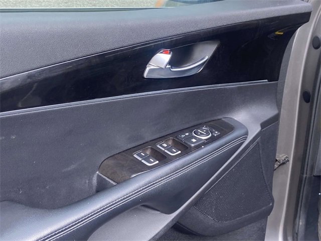 Used 2017 Kia Sorento L image 16