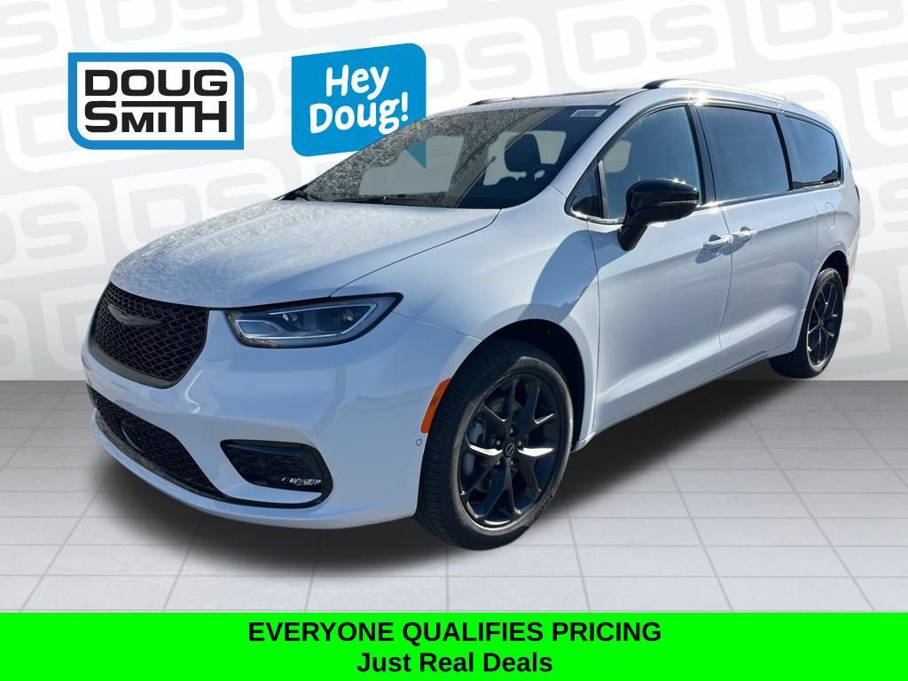 New 2026 Chrysler Pacifica Limited w/ S Appearance Package
