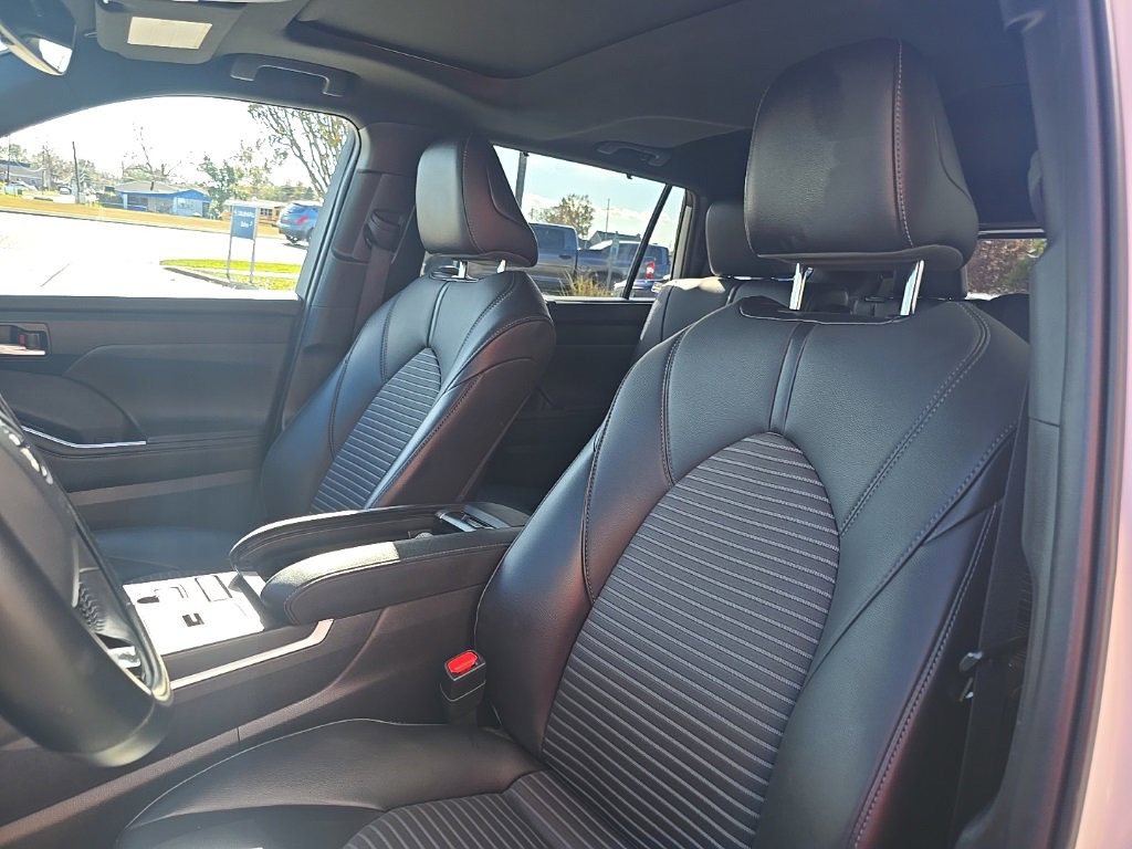 Used 2021 Toyota Highlander XSE image 9