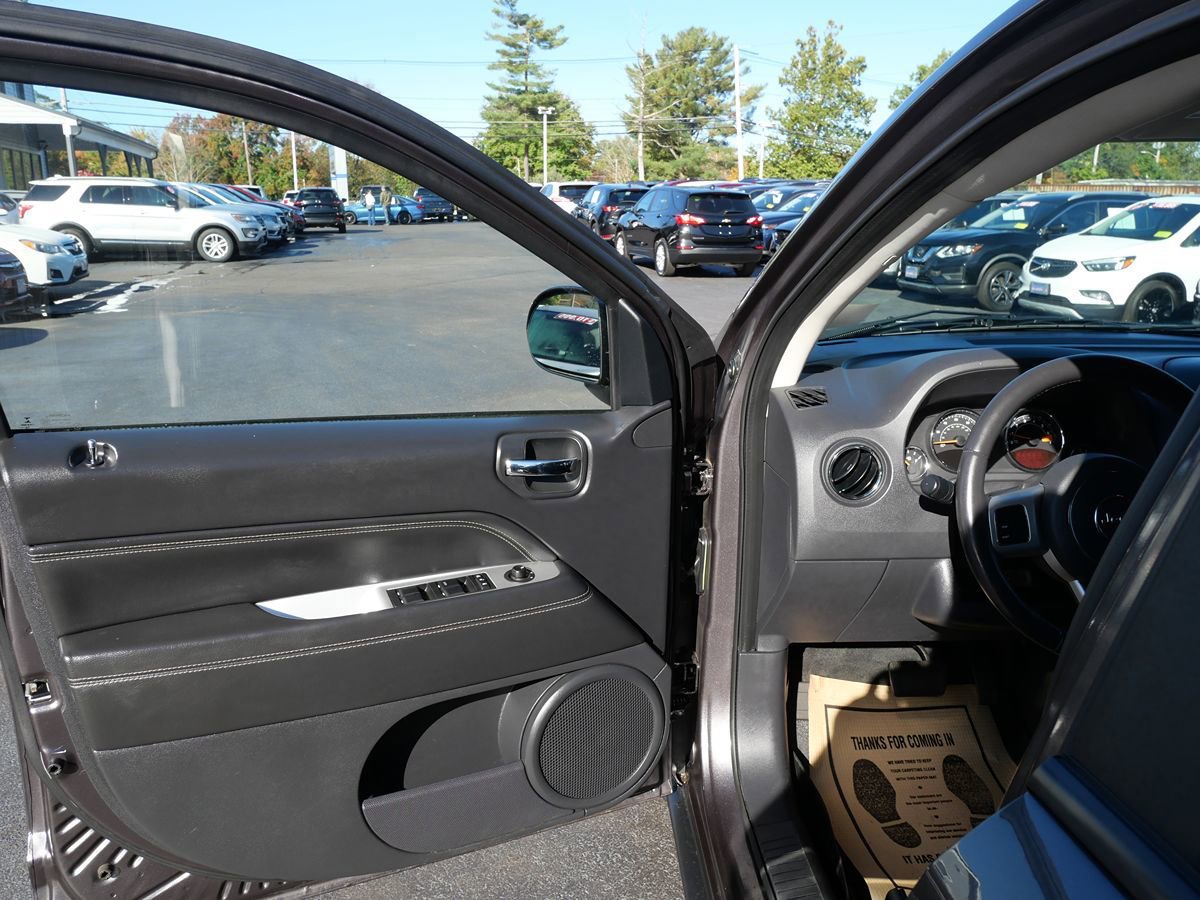 Used 2017 Jeep Compass Latitude image 15