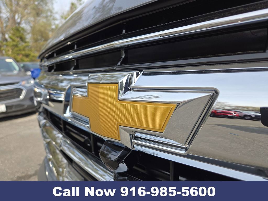 New 2026 Chevrolet Suburban LT image 35