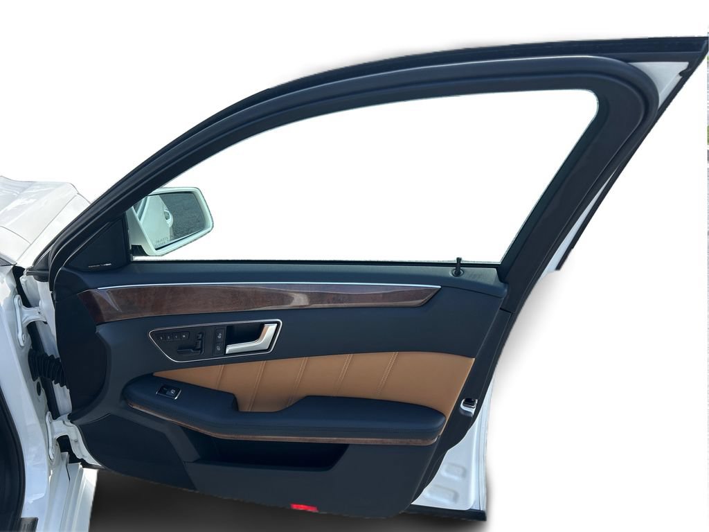 Used 2013 Mercedes-Benz E 350 Sedan image 23