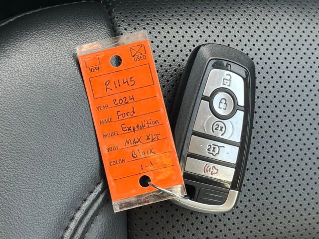 Used 2024 Ford Expedition Max XLT image 12