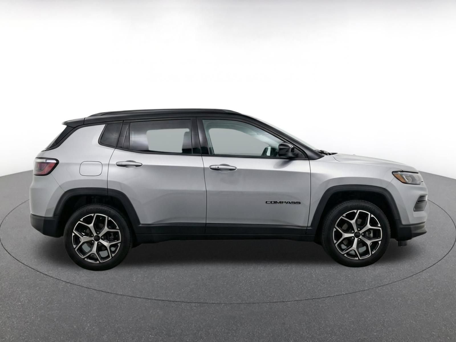 Used 2025 Jeep Compass Limited AWD/4WD image 14
