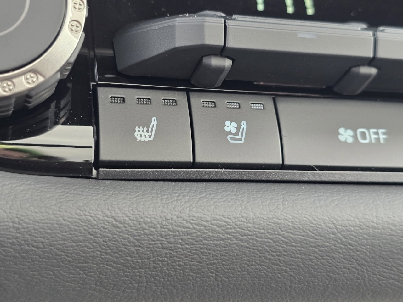 New 2026 Toyota Tundra Platinum AWD/4WD image 9