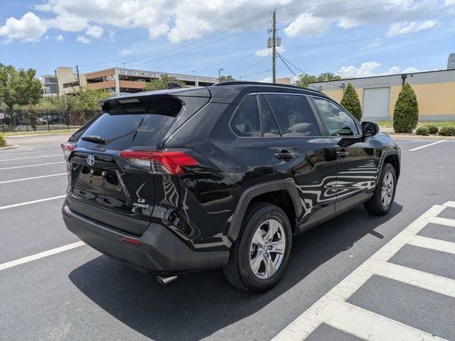 Used 2023 Toyota RAV4 LE AWD/4WD image 3