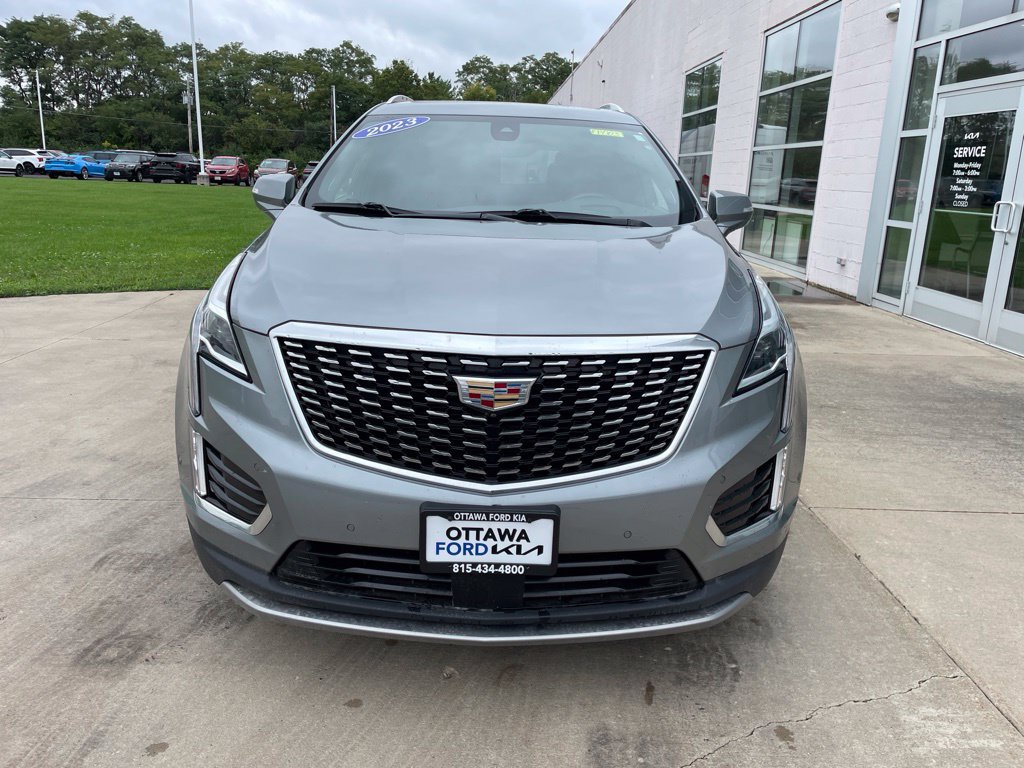 Used 2023 Cadillac XT5 Premium Luxury w/ Technology Package AWD/4WD image 3