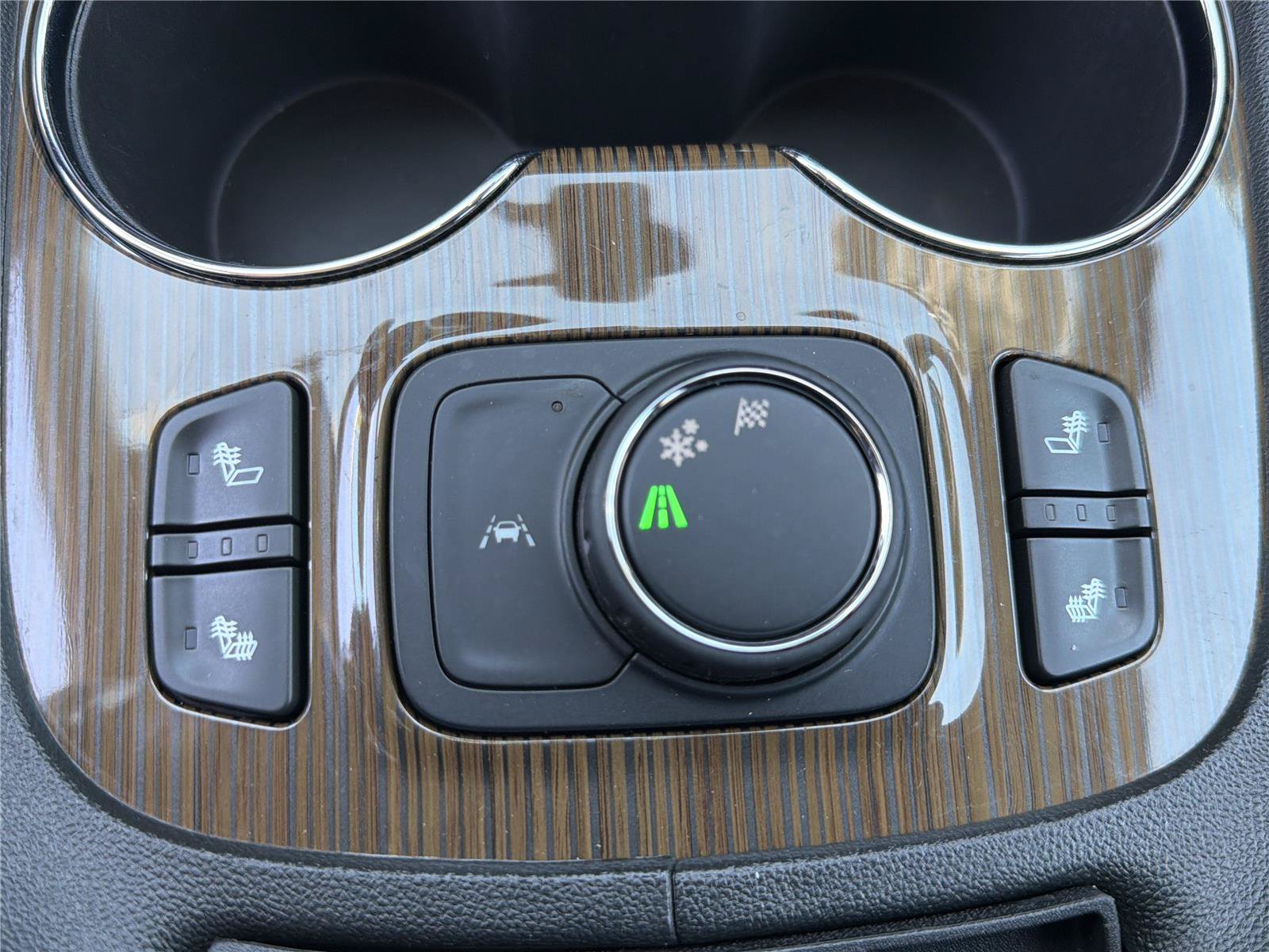Used 2023 GMC Acadia SLE w/ Driver Convenience Package FWD image 11