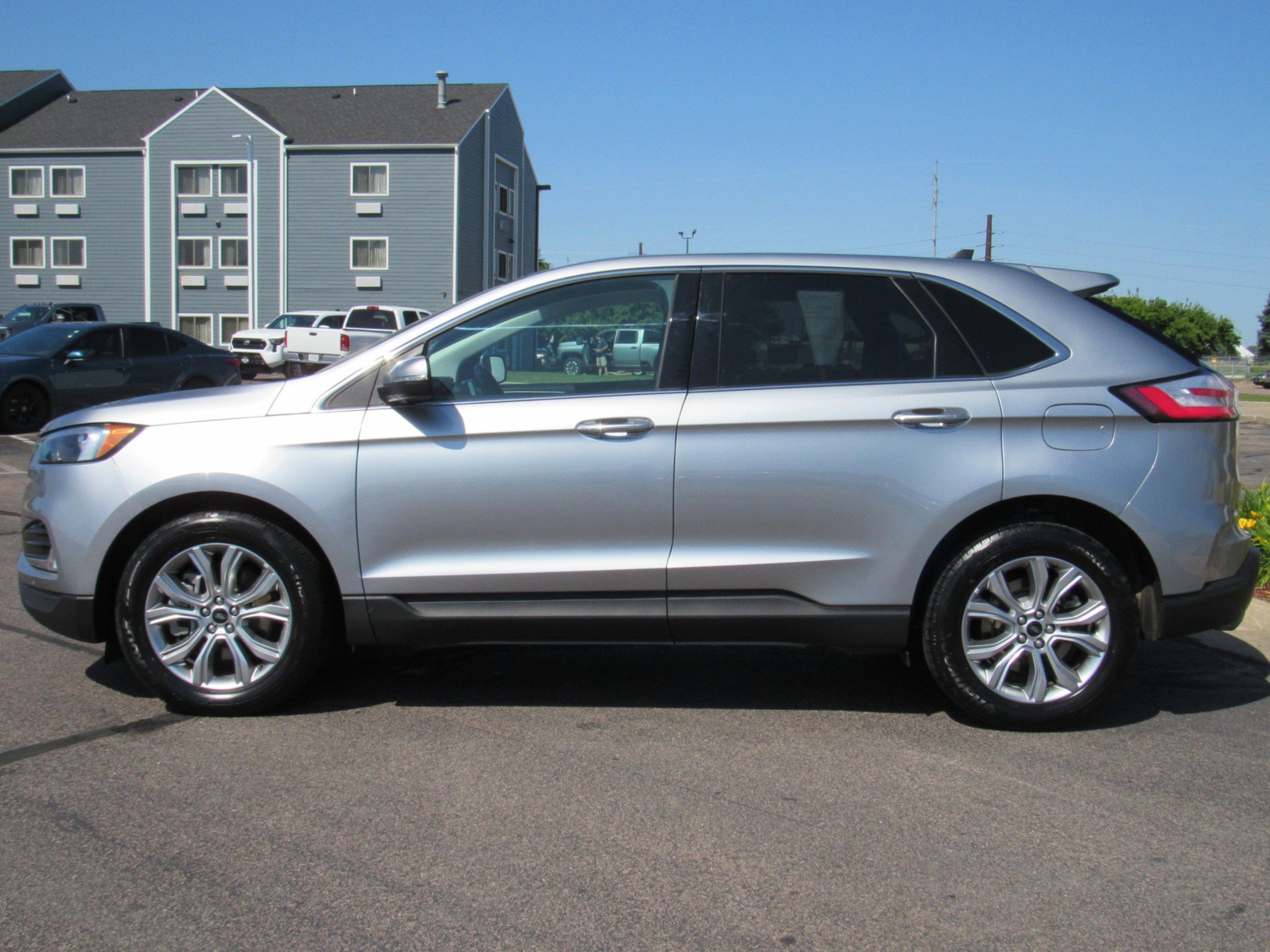 Used 2024 Ford Edge Titanium image 9