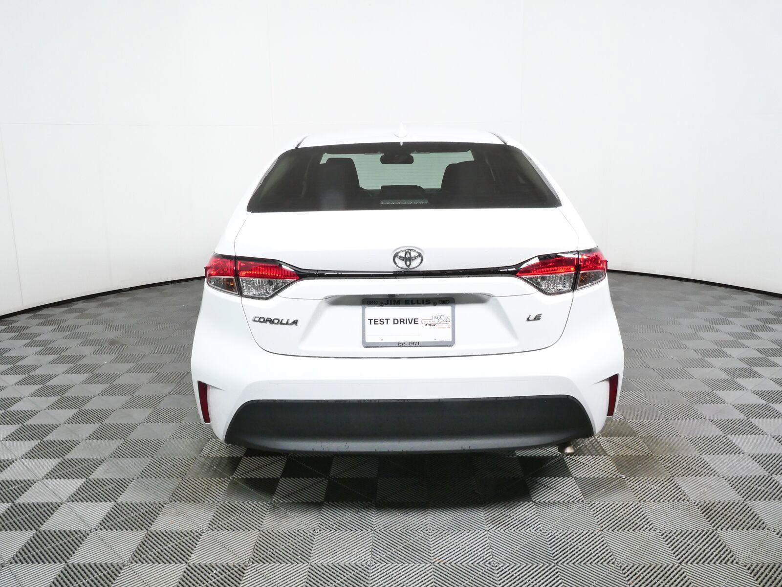 Used 2025 Toyota Corolla LE FWD image 24