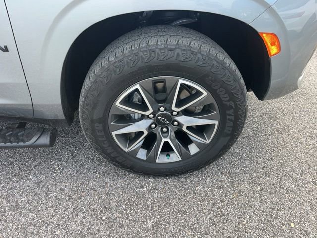 Used 2024 Chevrolet Suburban Z71 w/ Luxury Package image 5