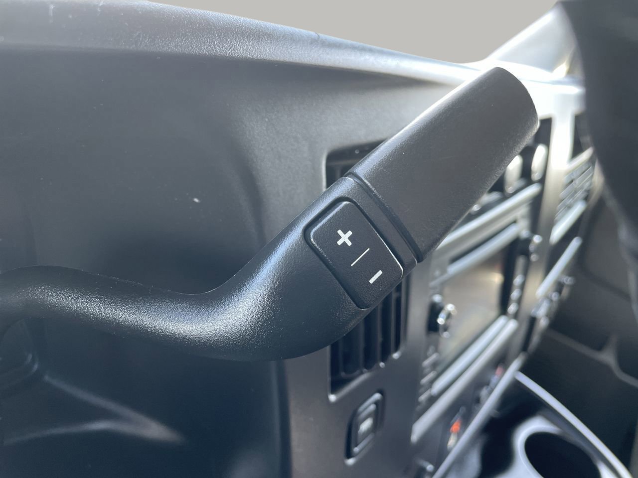 Used 2017 Chevrolet Express 3500 Extended image 25