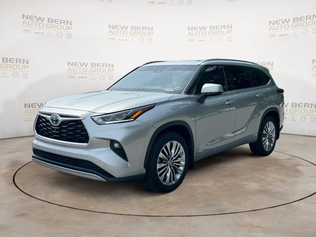 Used 2024 Toyota Highlander Platinum AWD/4WD image 1