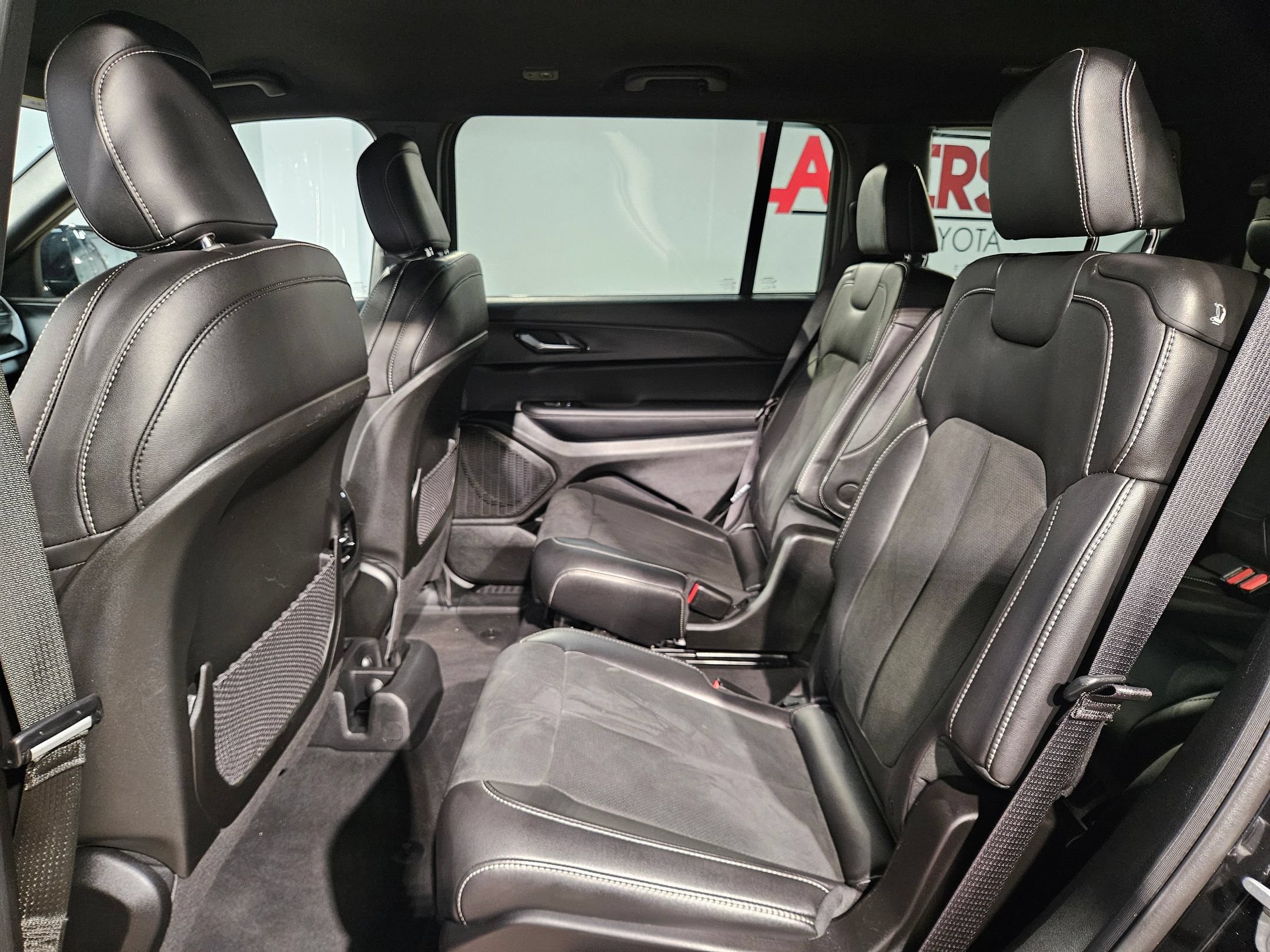 Used 2025 Jeep Grand Cherokee L Laredo RWD image 36