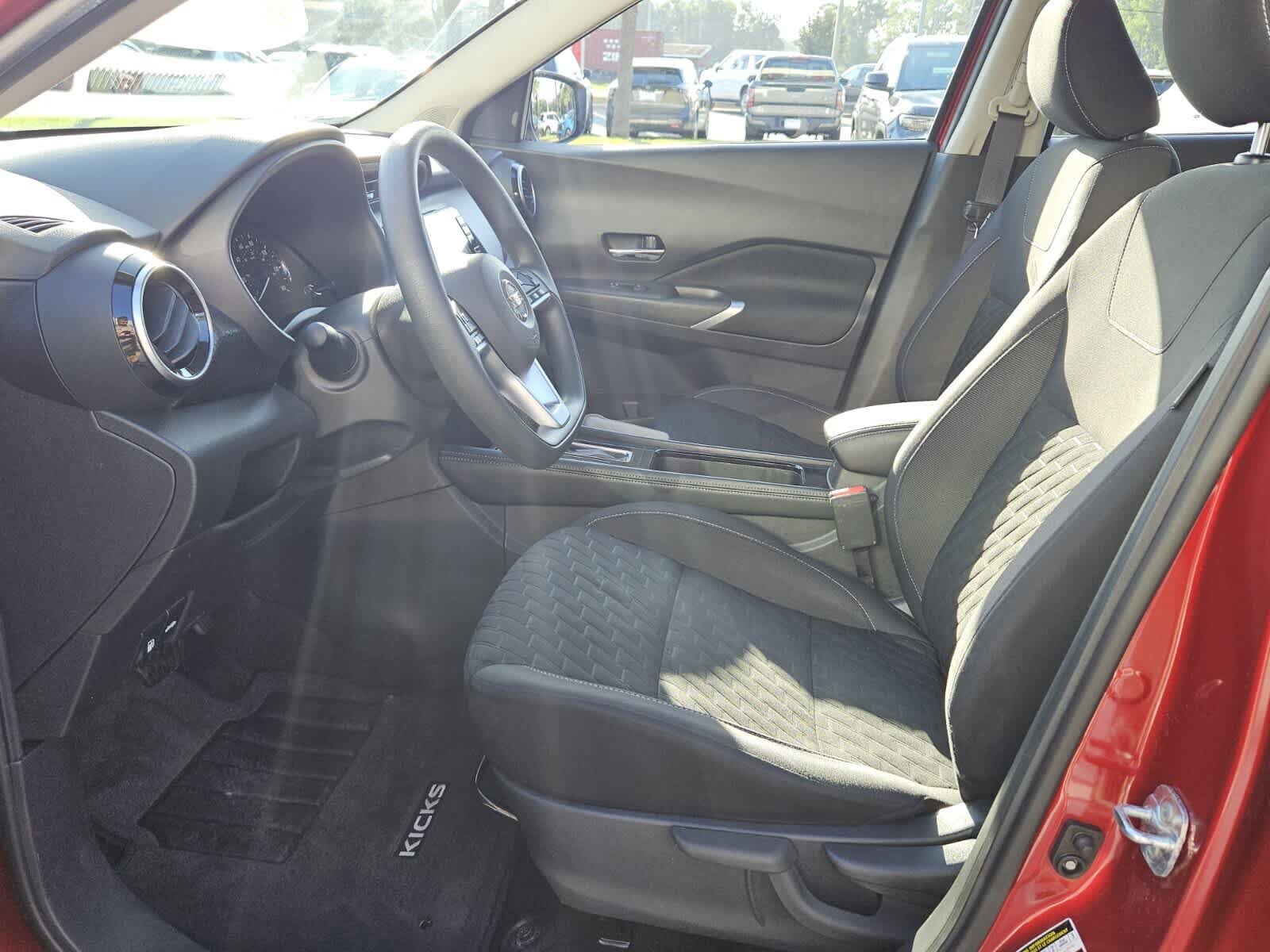 Used 2021 Nissan Kicks SV FWD image 3