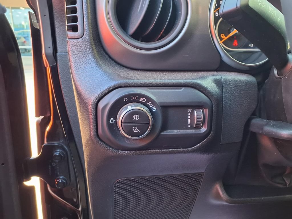 Used 2023 Jeep Gladiator Sport AWD/4WD image 12